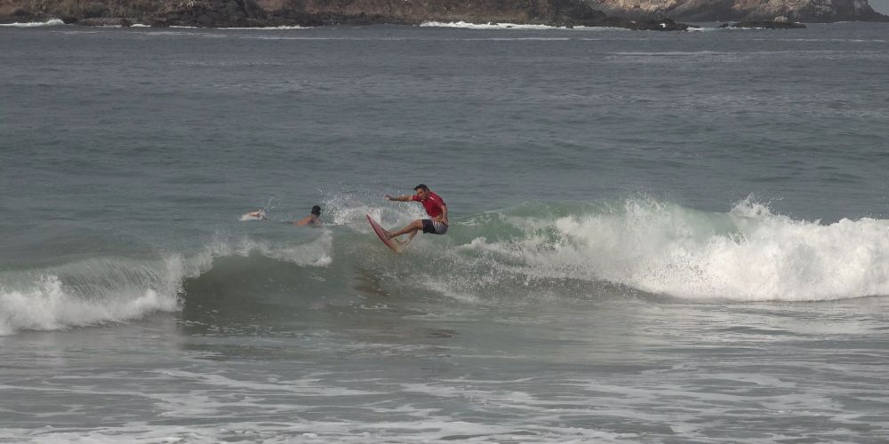 Surfing Las Escolleras 