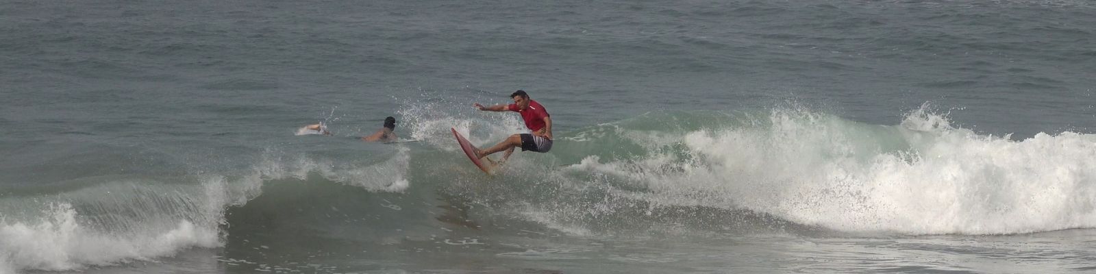 Surfing Las Escolleras 