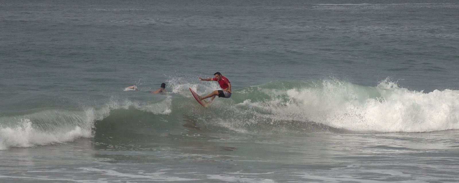 Surfing Las Escolleras 