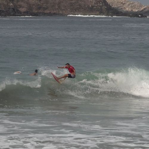 Surfing Las Escolleras 
